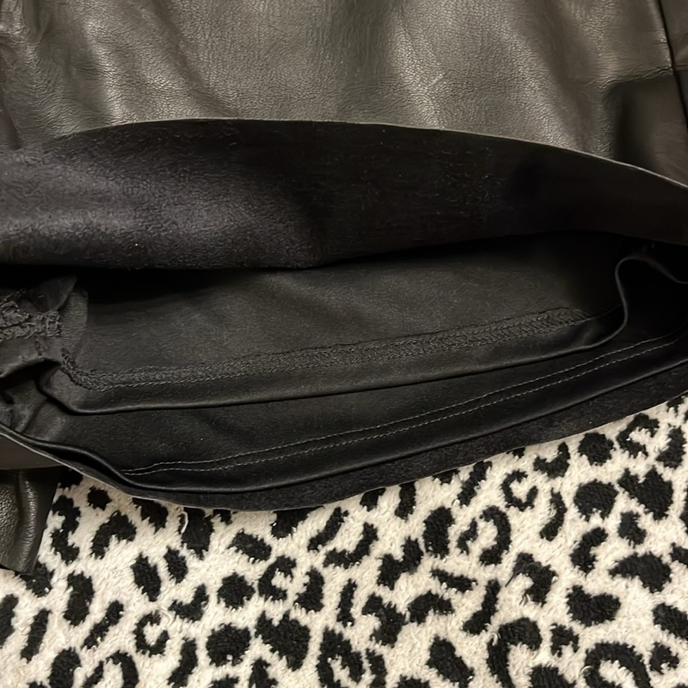 EXPRESS HIGH RISE (MINUS THE) LEATHER SHORT - Picture 4 of 6